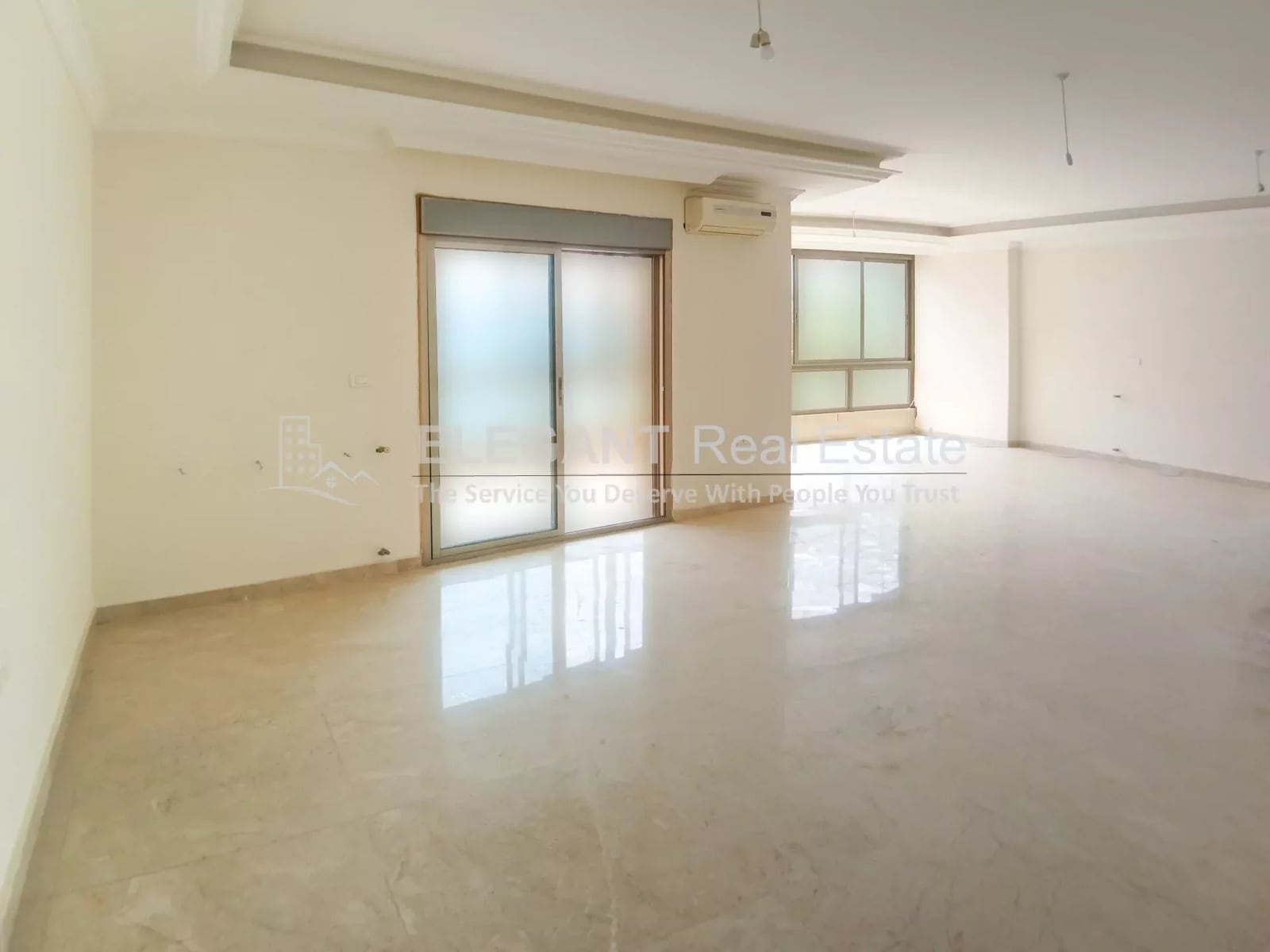 Beautiful Flat | Panoramic Mountain View — Hub Realtors