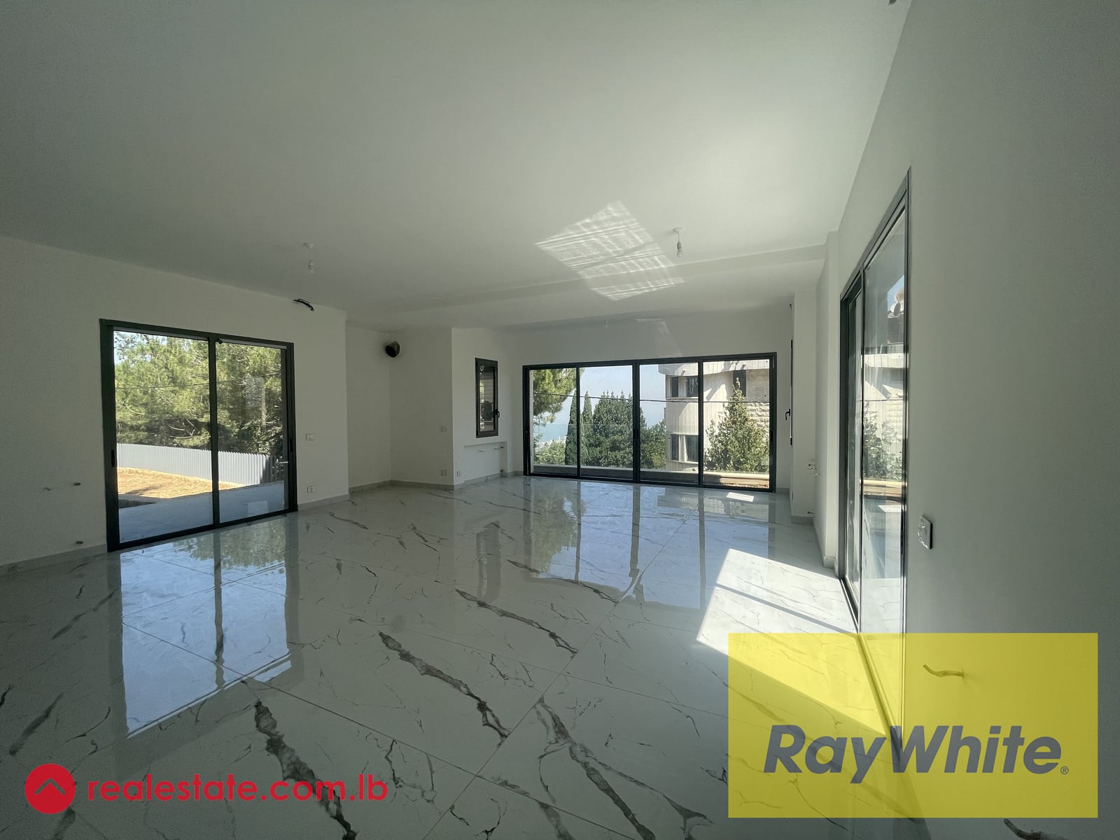 Luxurious 400 SQM Garden Apartment for Sale — Hub Realtors