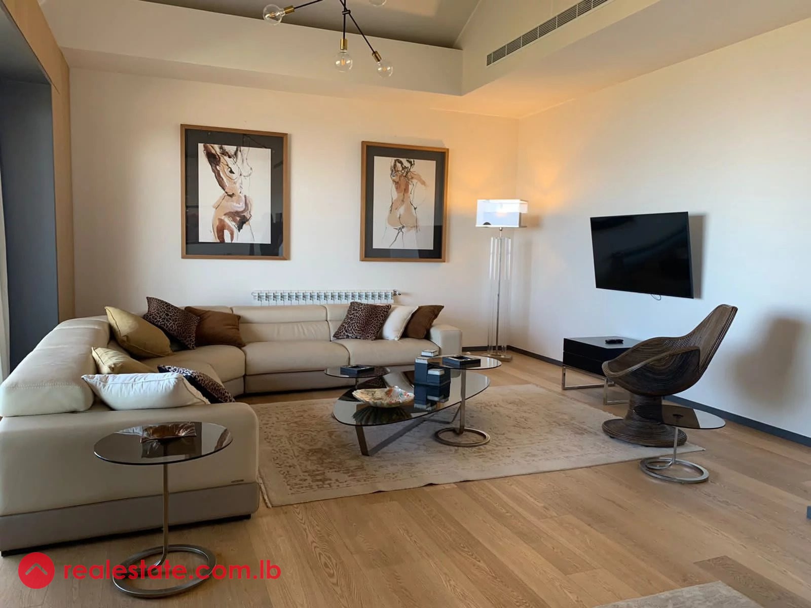 Luxurious Simplex with Amenities — Hub Realtors