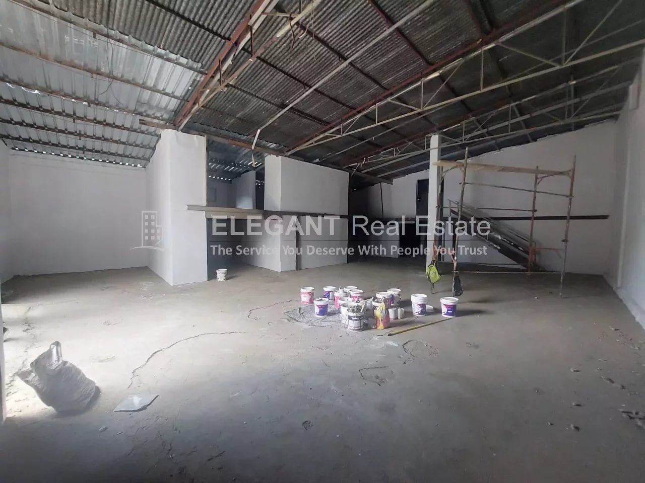 Industrial Hangar | High Ceiling | Easy Access — Hub Realtors