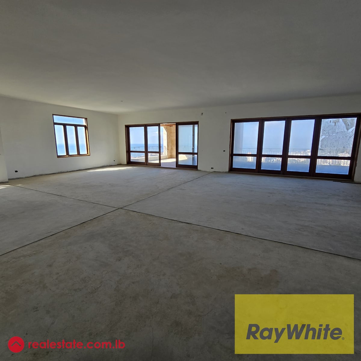 For sale in Mtayleb massive 600m2 apartment — Hub Realtors