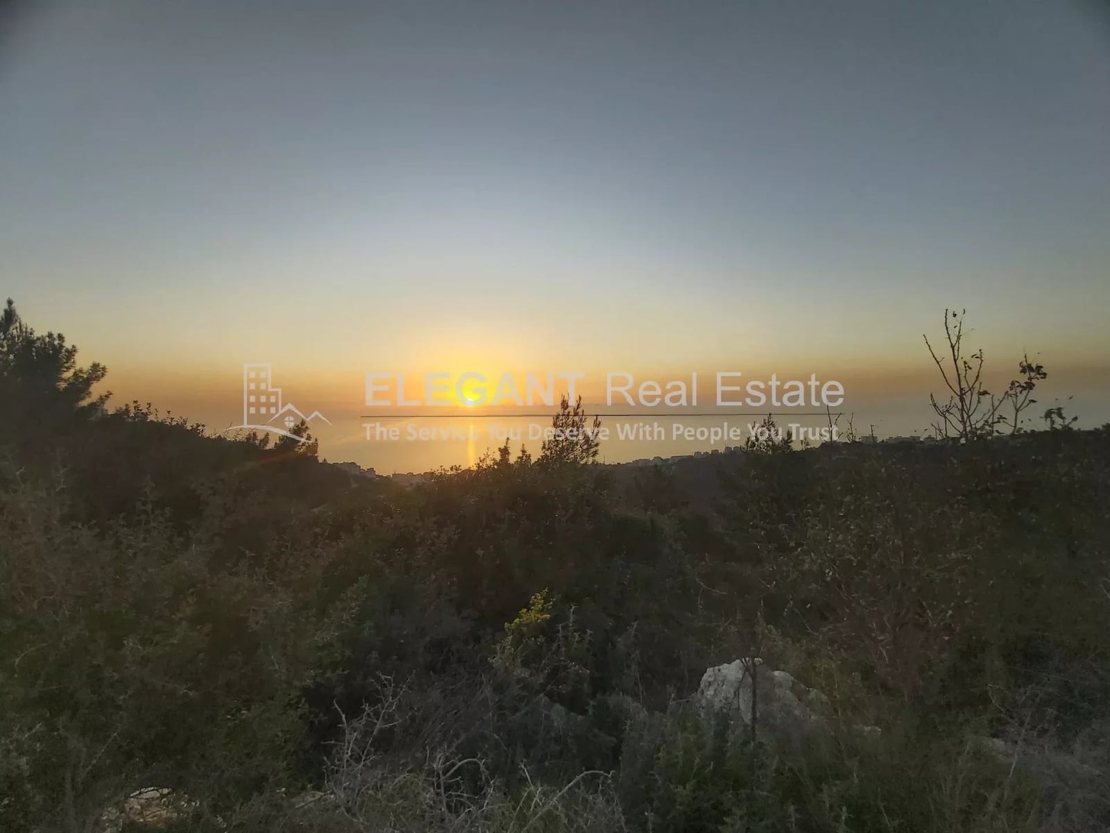 Spacious Land | 2 Zoning | Sea View — Hub Realtors
