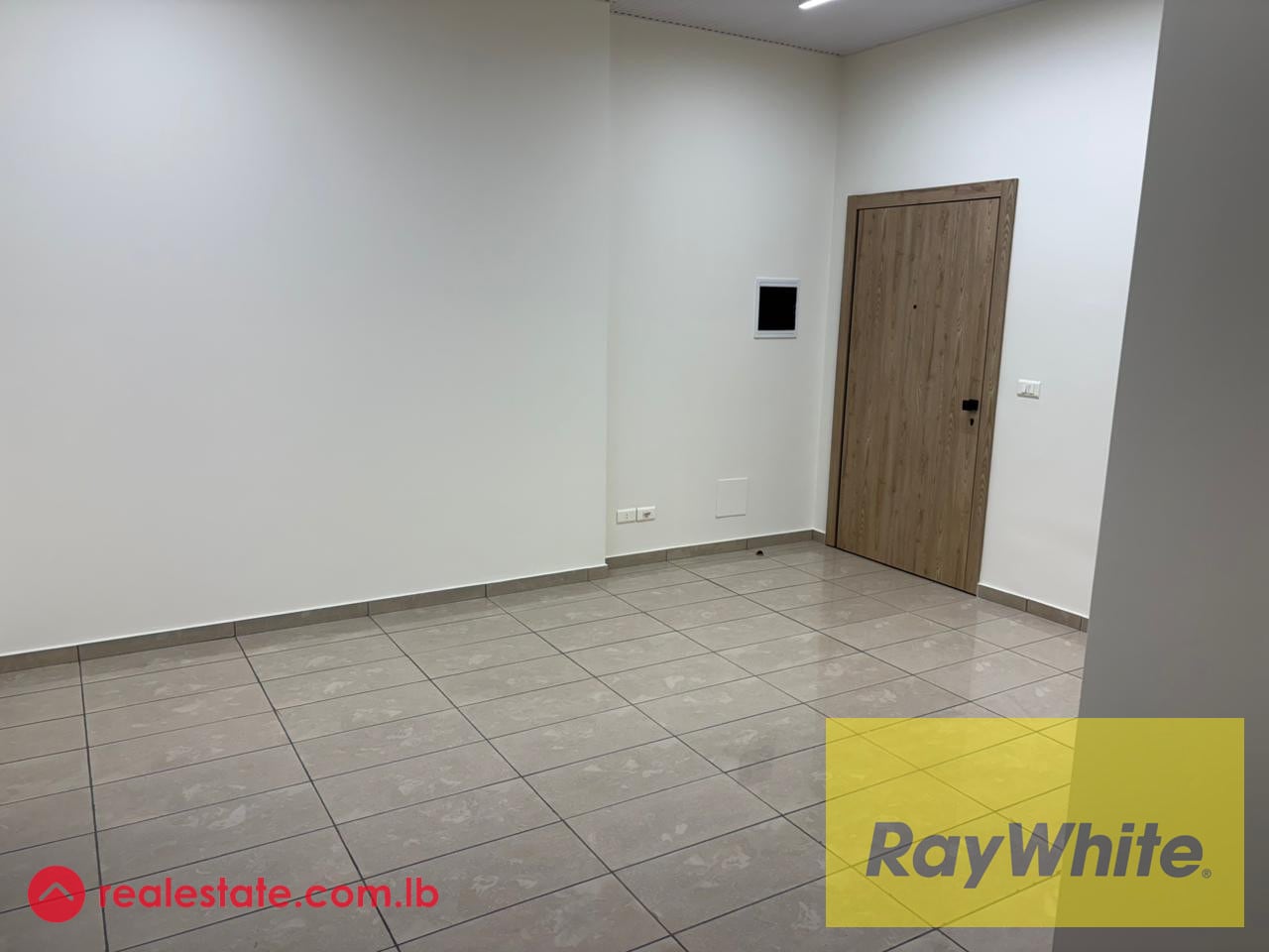 Office in commercial center in Jal el Dib for rent — Hub Realtors