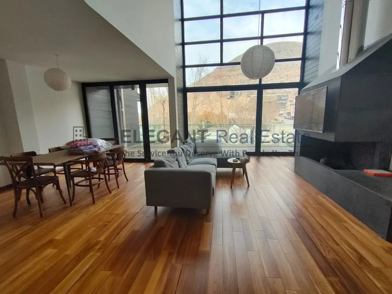 Chalet |Triplex | Prime Location — Hub Realtors