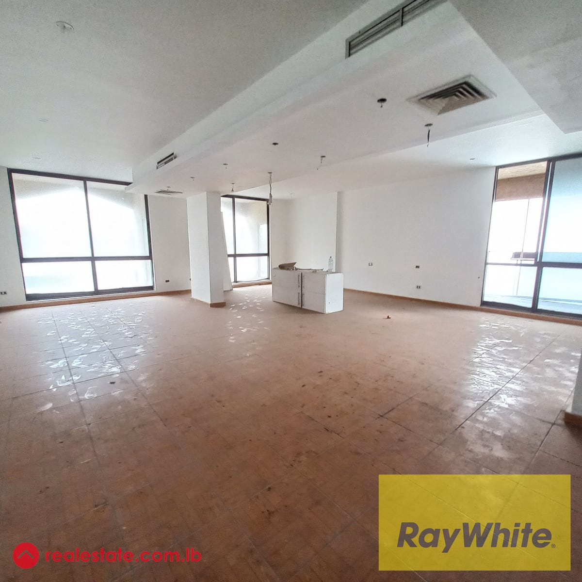 Office on the gighway of Zalka in commercial center for sale — Hub Realtors