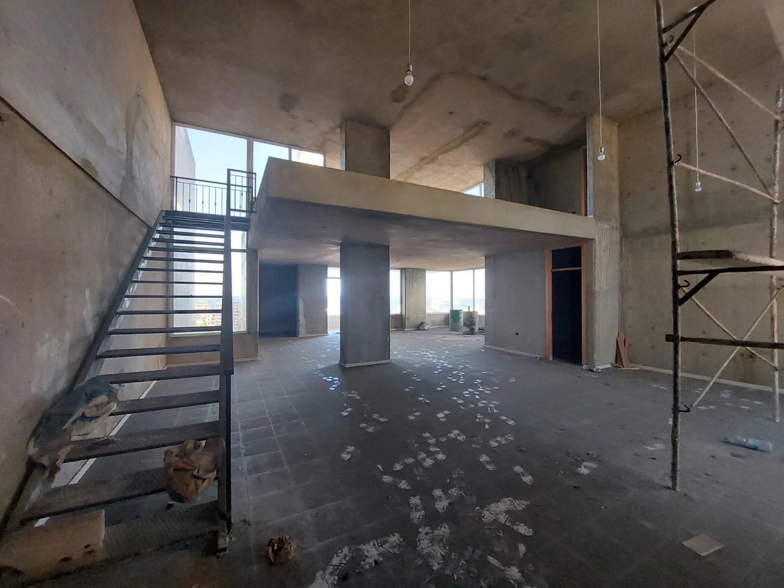 Spacious Office | Prime Location | Sea View — Hub Realtors