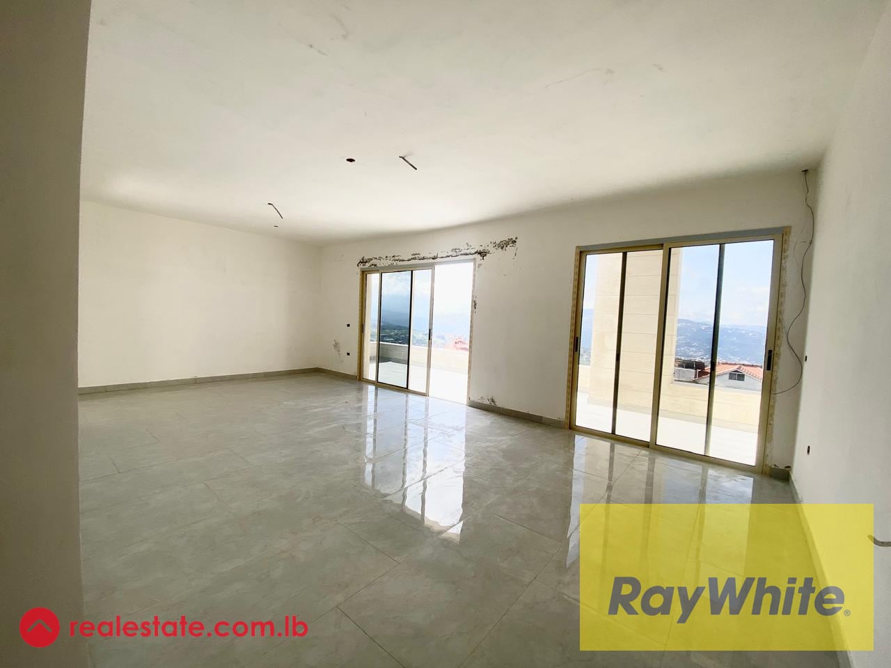 Spacious Apartment For Sale in Bolonia — Hub Realtors