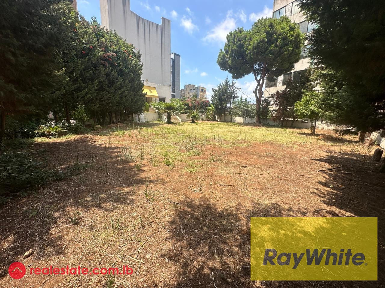 Prime Land with Detached House in Sin El Fil, Lebanon — Hub Realtors