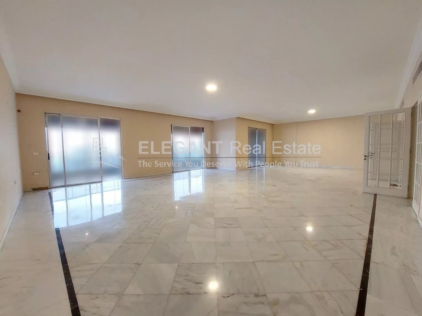 Spacious | Sea View | Prime Location ! — Hub Realtors