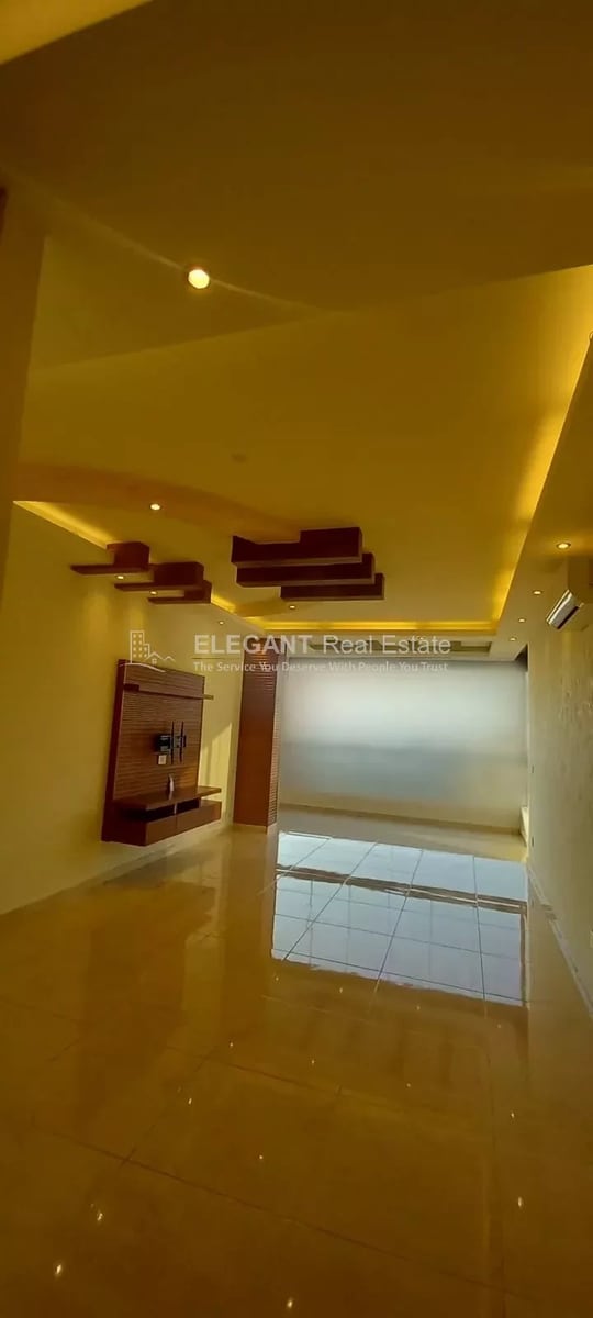 Wonderful Duplex | Fireplace | Terrace — Hub Realtors