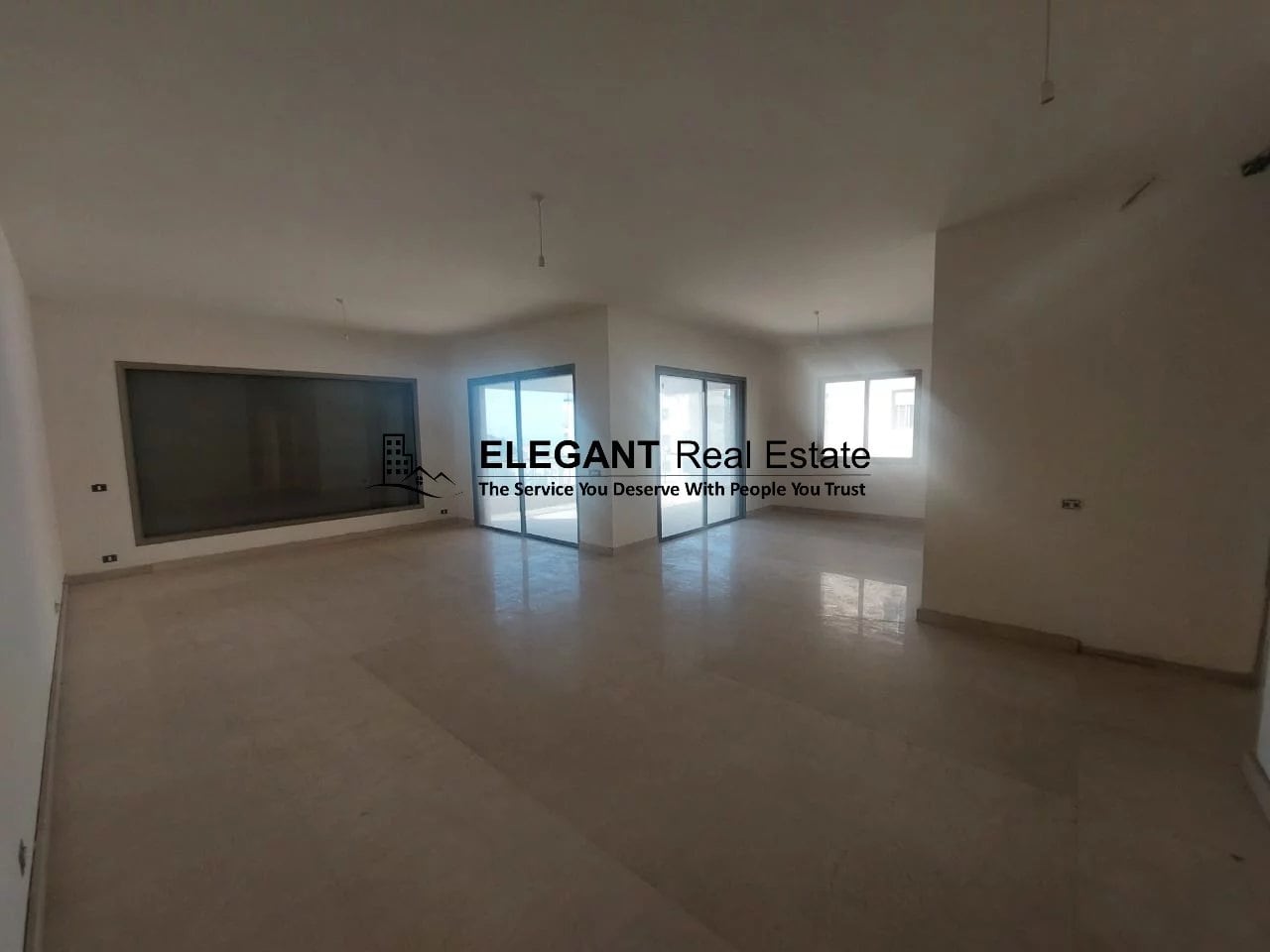 Beautiful Flat | Easy Access | Dead-End Street — Hub Realtors
