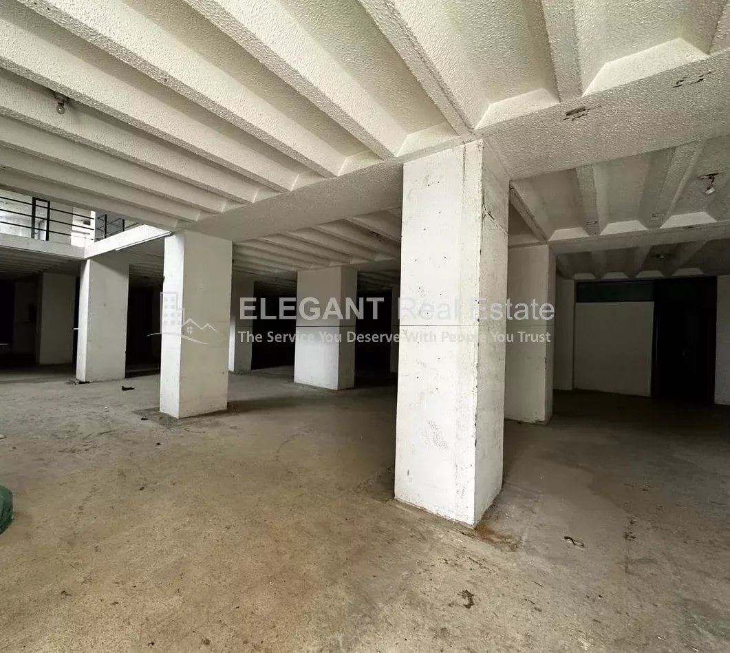 Spacious Showroom | Prime Location — Hub Realtors
