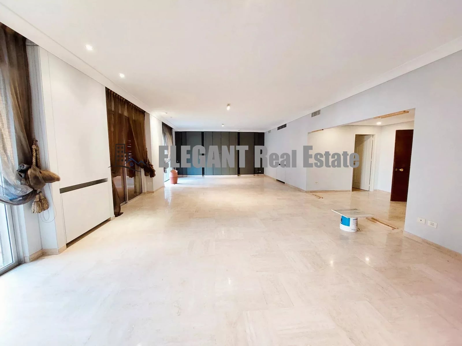 6 Months Grace Period ! Spacious flat for Rent in Achrafieh — Hub Realtors