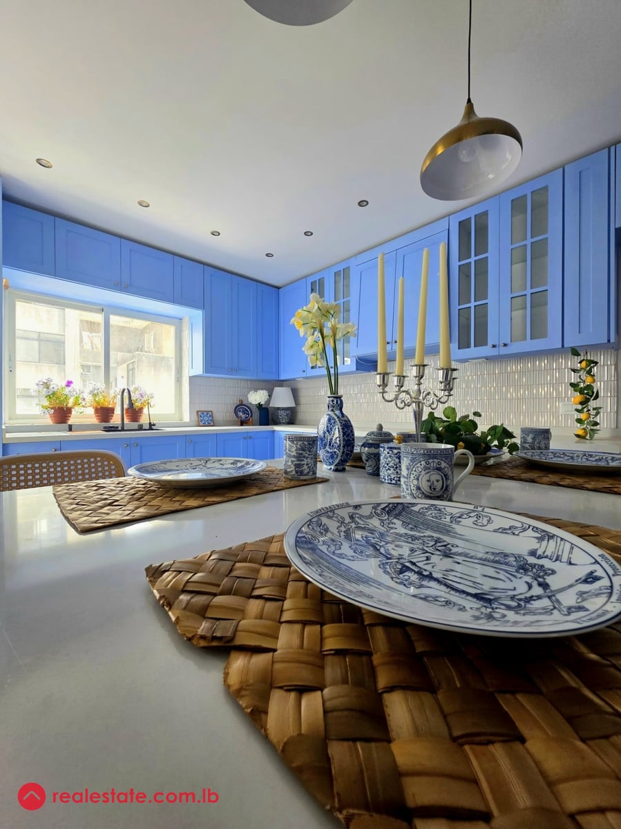 Fully renovated | modern | balcony | 3 master bedrooms — Hub Realtors