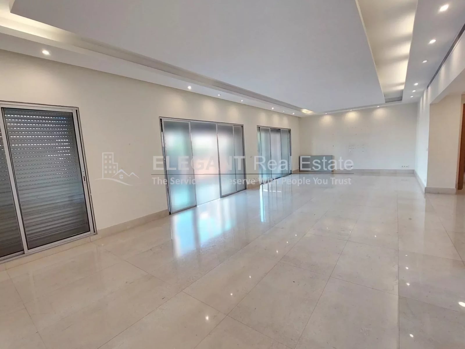 Spacious flat for rent | Huge Terrace | Minet el Hosn — Hub Realtors