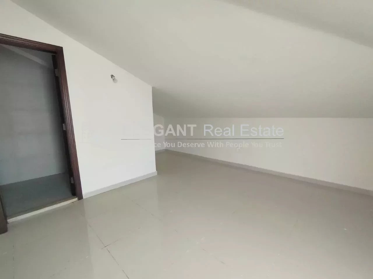 Duplex | Sea View | Easy Access — Hub Realtors
