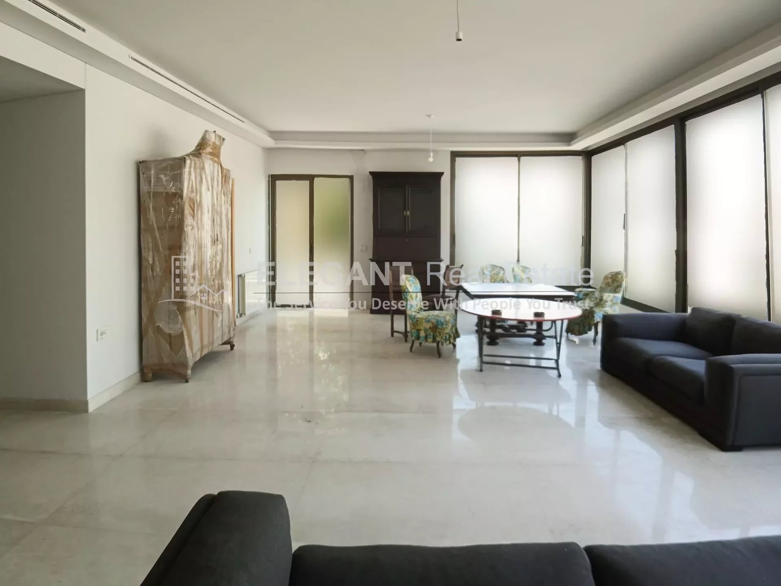 Luxurious Flat | Calm Surrounding | Semi Furnished — Hub Realtors