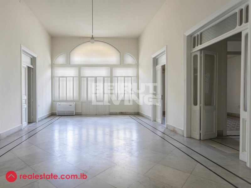 Spacious Traditional Apartment | Great Location — Hub Realtors