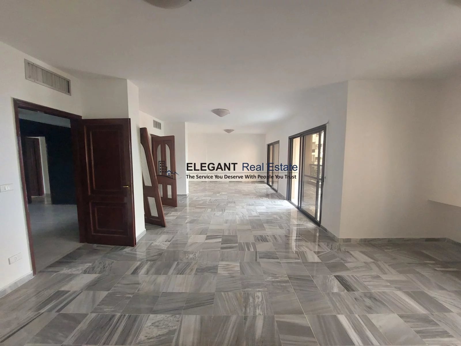 Spacious Apartment | Easy Access — Hub Realtors