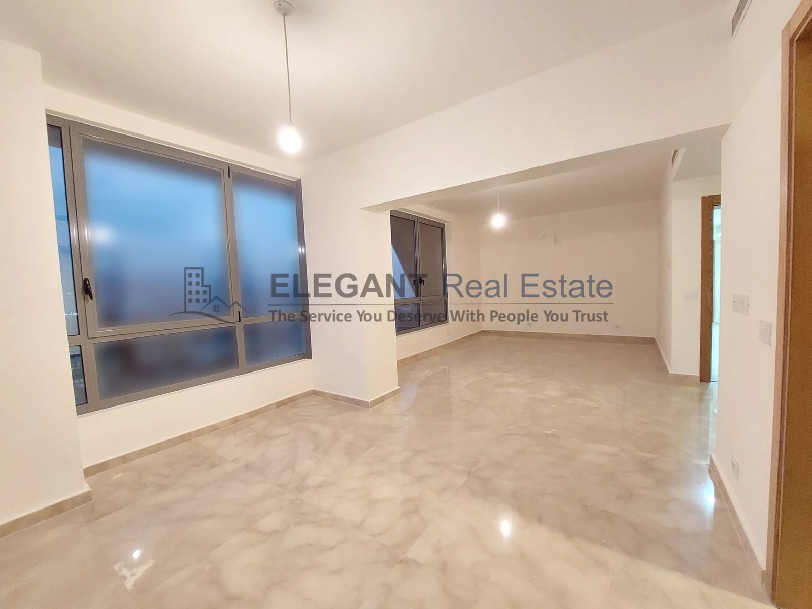 Spacious flat with High End Finishing & 24/7 Electricity ! — Hub Realtors